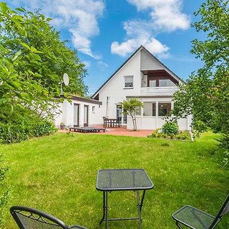 Awesome In Daire Hasselberg (Schleswig-Holstein)